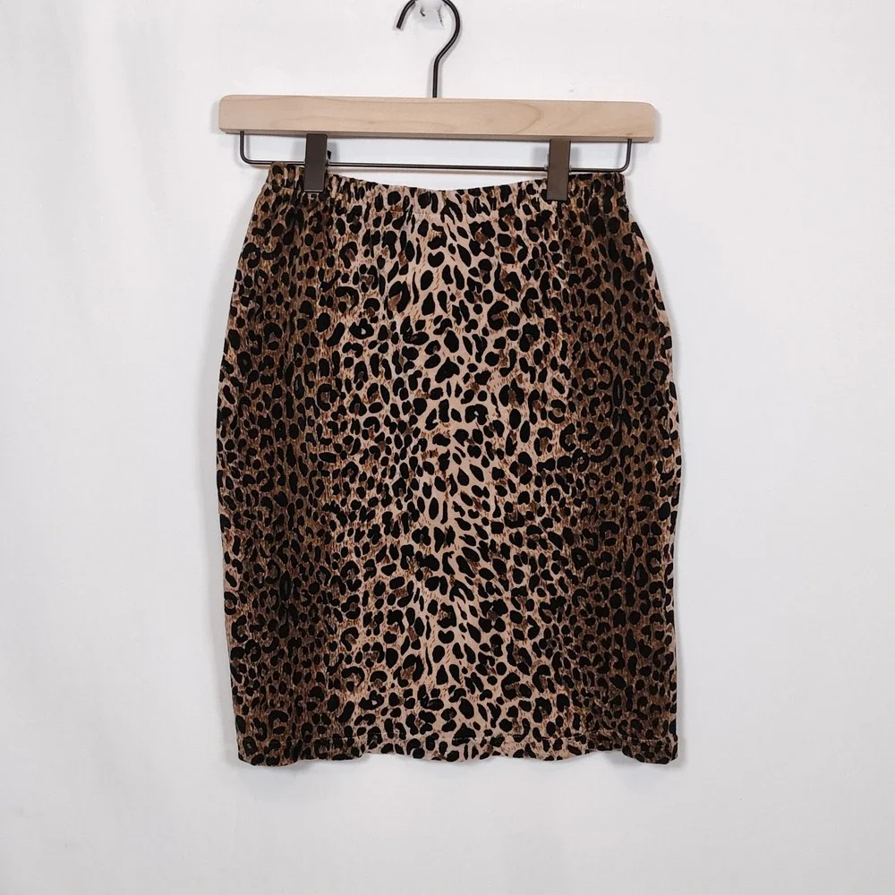 Vittadini Sport Skirt Women's Medium Runs Small Leopard Print Stretch